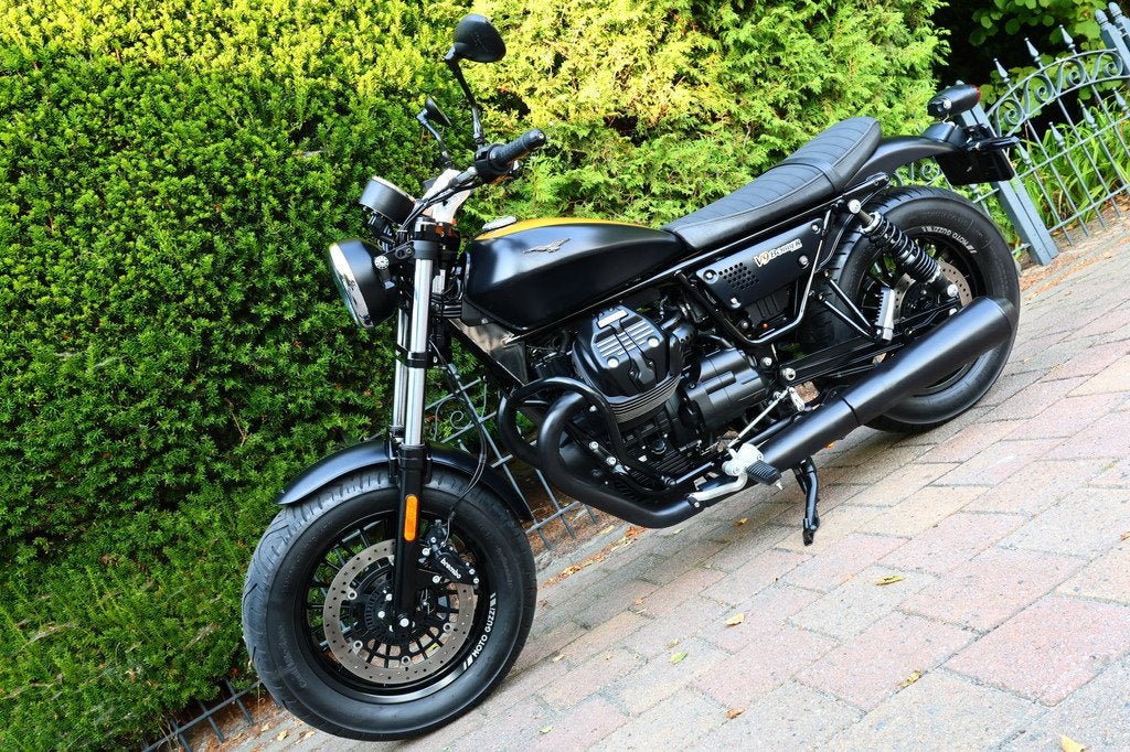 Moto Guzzi V9 BOBBER BLACK EDITION ABS 853cc (bj 2016), Motoren, Motoren | Moto Guzzi, 853 cc, Bedrijf, Meer dan 35 kW, Naked bike