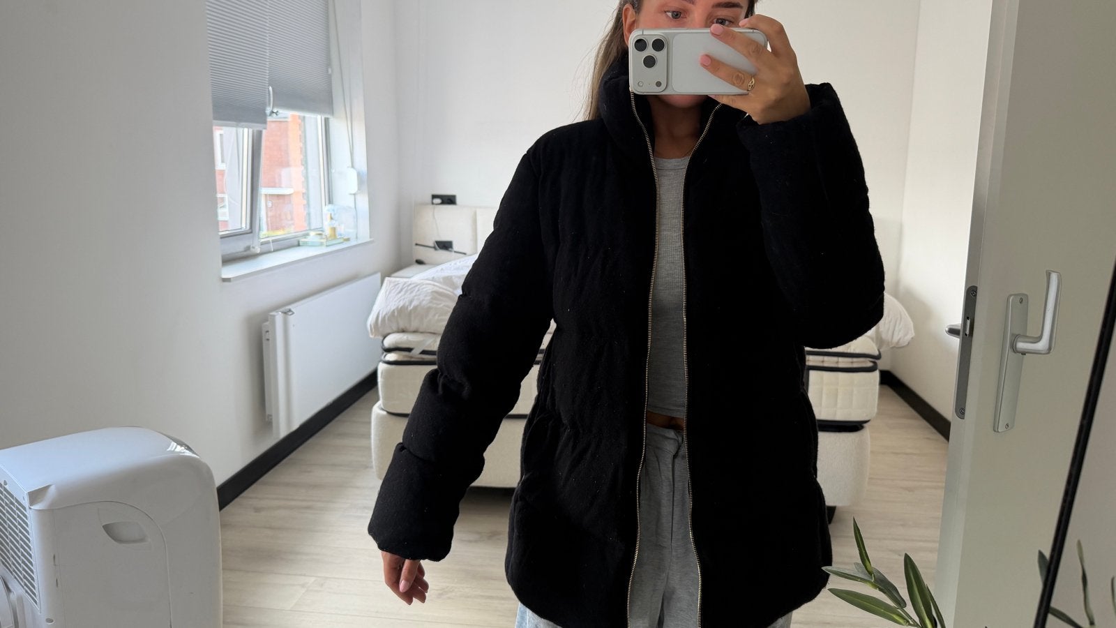 Moncler jas, valt als M/L, 5x gedragen, Ophalen, Gedragen, Maat 38/40 (M), Zwart