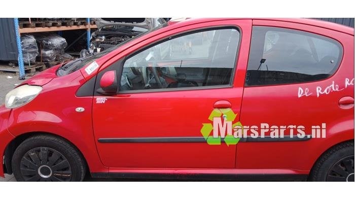 Portier 4Deurs links-voor van een Peugeot 107, Gebruikt, -, Deur, -