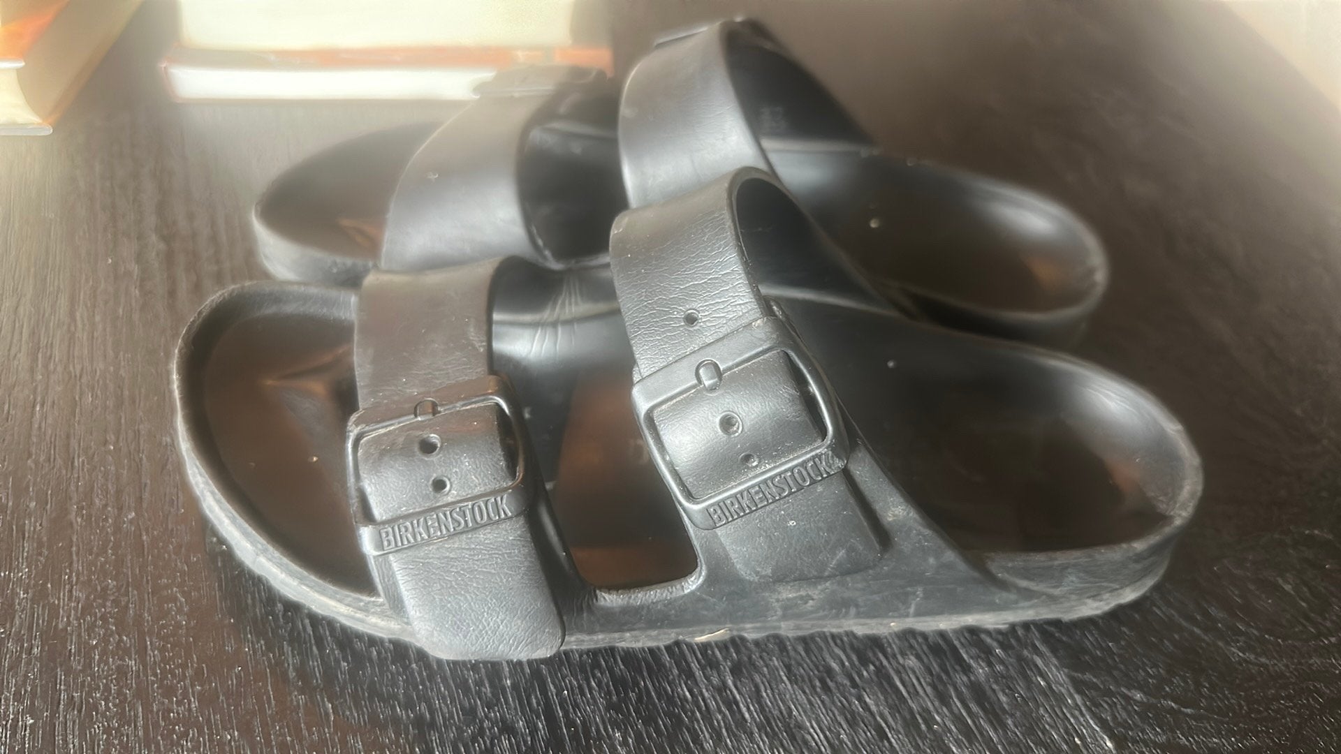 Birkenstock rubberen sandalen maat 38 zwart, Kleding | Dames, Schoenen, Ophalen of Verzenden, Gedragen, Zwart, Slippers