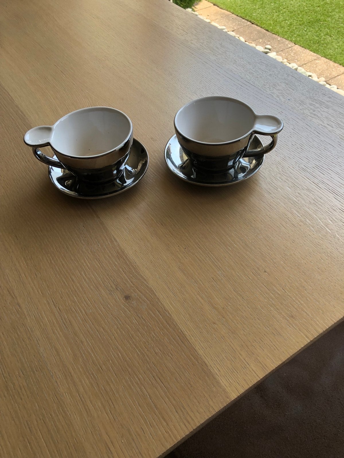 Set van 2 stijlvolle kopjes met schotels, Ophalen, Zo goed als nieuw, Overige stijlen, Kop(pen) en/of Schotel(s)