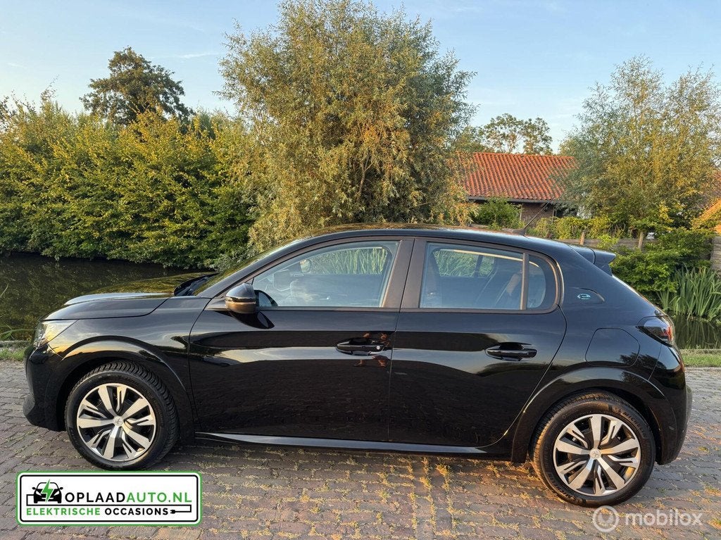 Peugeot e-208 EV Active 50 kWh | 3-fase | Carplay, Auto's, Peugeot, 136 pk, Gebruikt, Met garantie (alle), Zwart