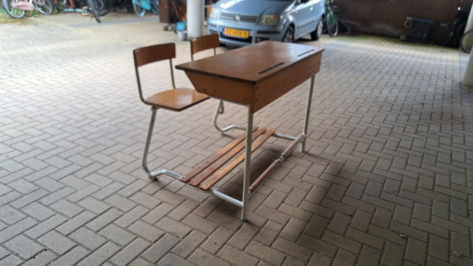 Vintage Schoolbank met Twee Stoelen - Hout en Metaal, Ophalen