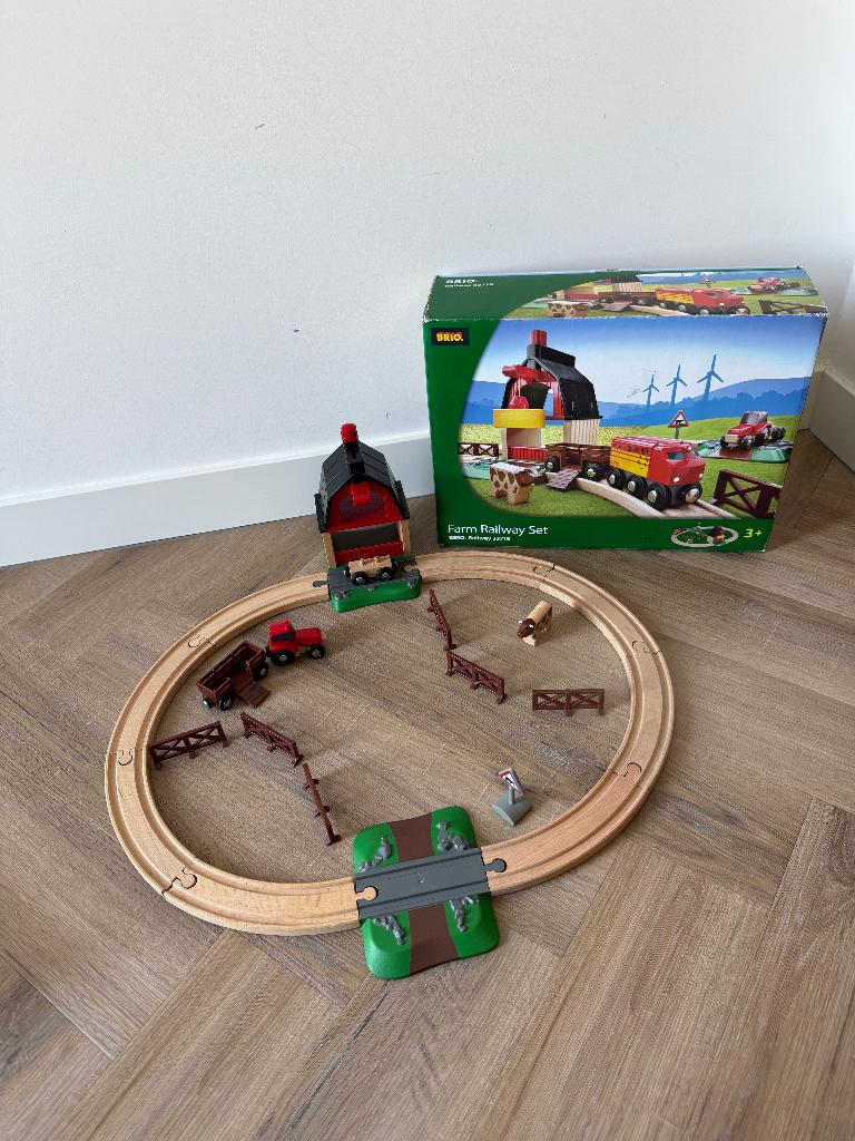 Heel goed Brio houten trein boerderij set 33719 tractor koe, Ophalen of Verzenden, Zo goed als nieuw