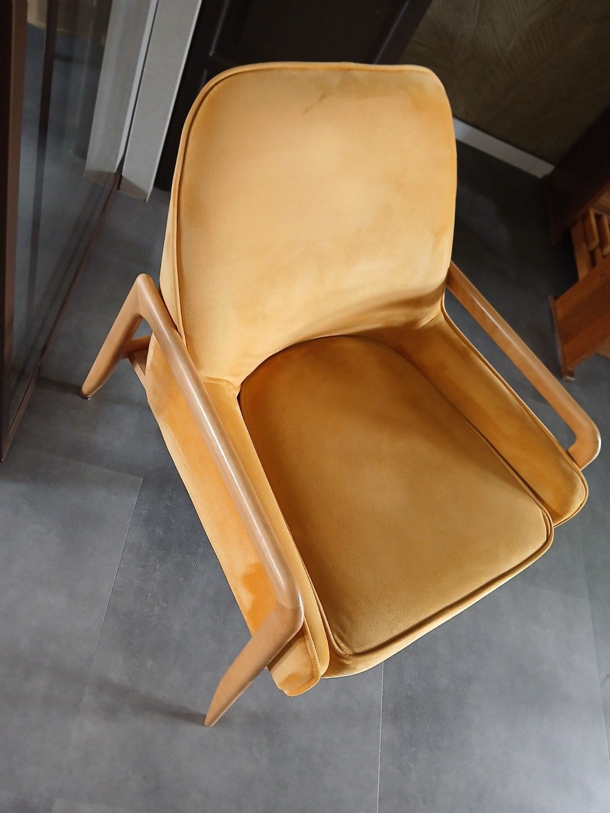 Fauteuil, oker geel met houten poten, Ophalen, Hout, Gebruikt, Overige kleuren