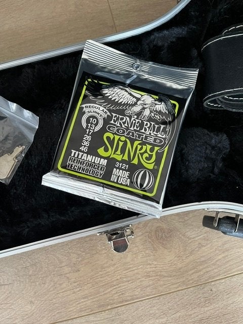 Foto 7 van ESP LTD EC-256 Black  EMG James Hetfield pickups +,koffer