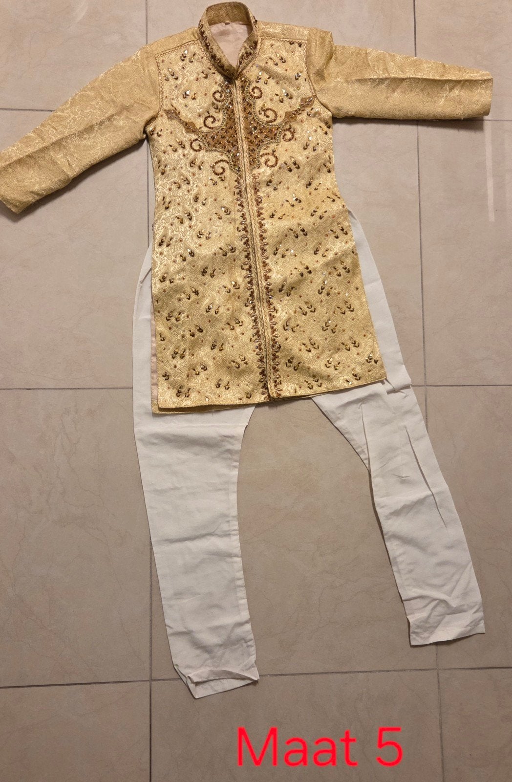 Gouden Indiase Sherwani met Broek - Maat 5, Kleding | Heren, Onbekend, Geel, Ophalen of Verzenden, Zo goed als nieuw