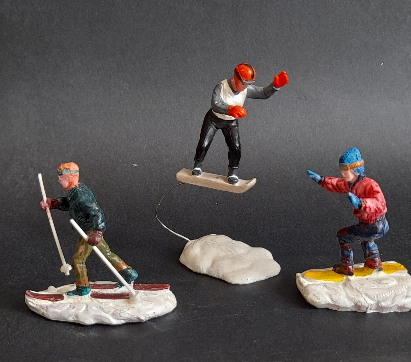 lemax kerst figuren b31 kerstdorp ski kersthuisjes, Verzenden