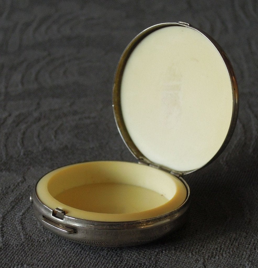 Nr RR156: Handig zilverkleurig pillendoosje voor in de tas, Antiek en Kunst, Curiosa en Brocante, Ophalen of Verzenden