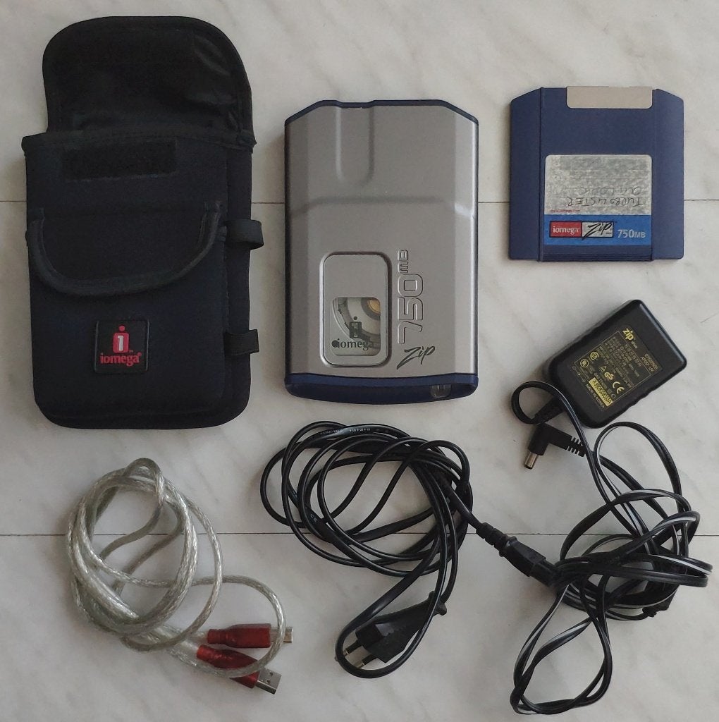 Iomega ZIP 750 USB drive met voeding, cartridge en draagtas, Computers en Software, Ophalen, Iomega