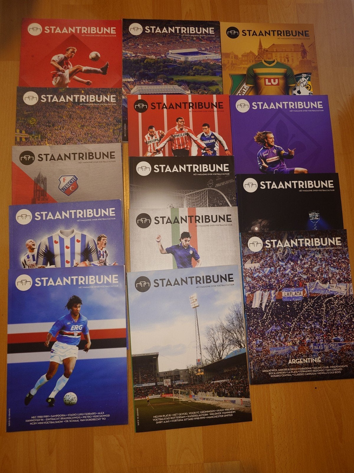 Staantribune Voetbaltijdschriften -Collectie, Ophalen of Verzenden, Zo goed als nieuw, Sport en Vrije tijd