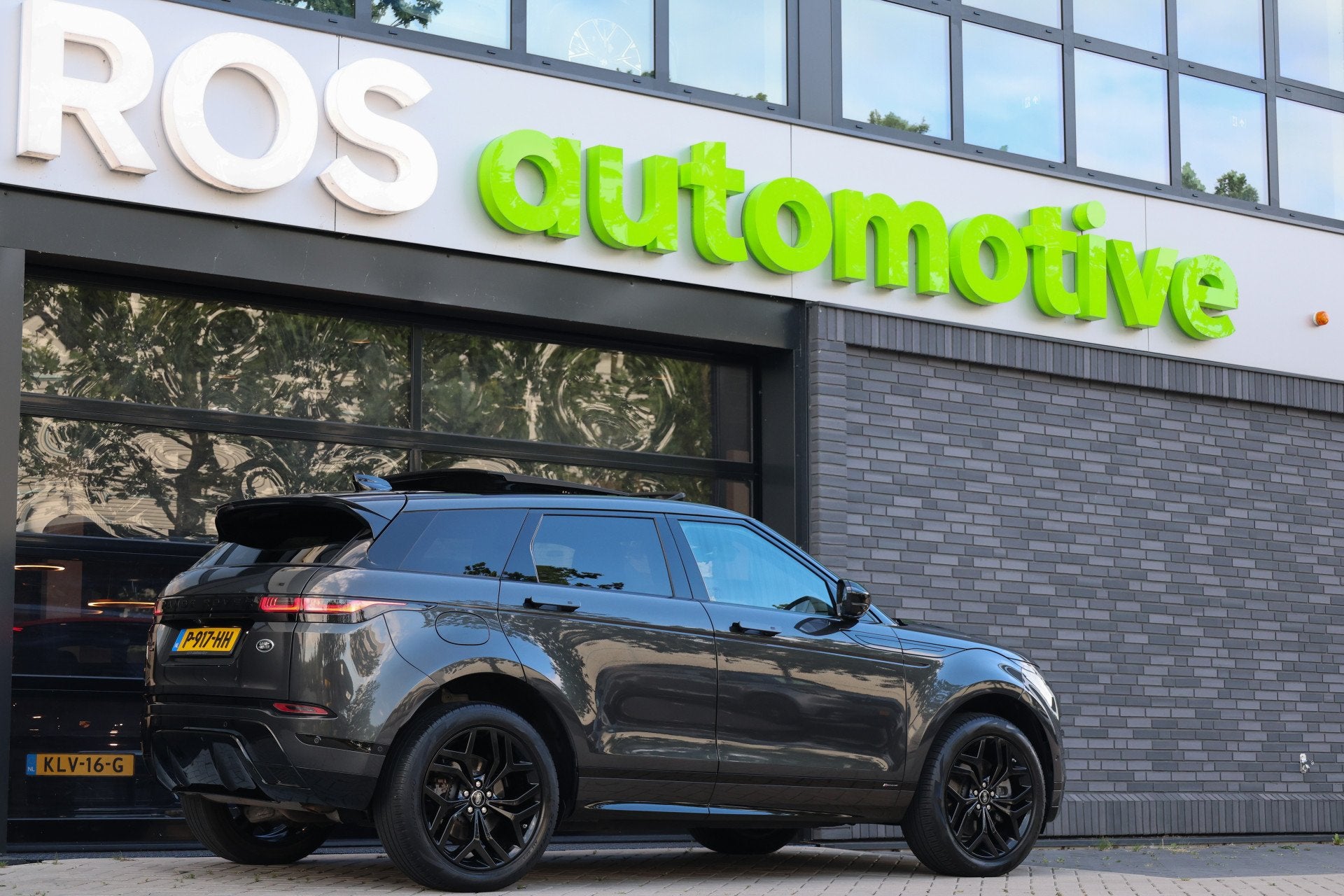 Land Rover Range Rover Evoque 1.5 P300e AWD R-Dynamic SE | B, 309 pk, Vierwielaandrijving, 147 €/maand, SUV of Terreinwagen