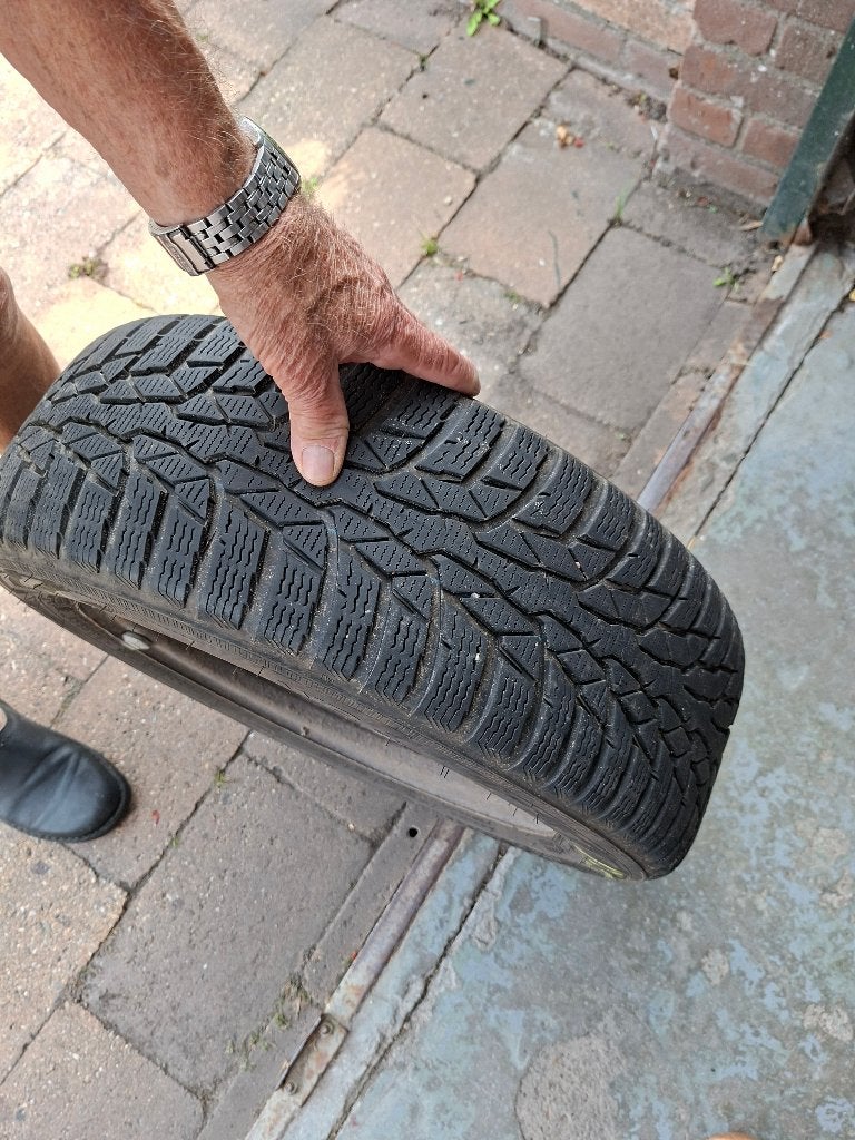 Hyundai Matrix winterbanden + velgen, Ophalen, Gebruikt, 15 inch, Banden en Velgen