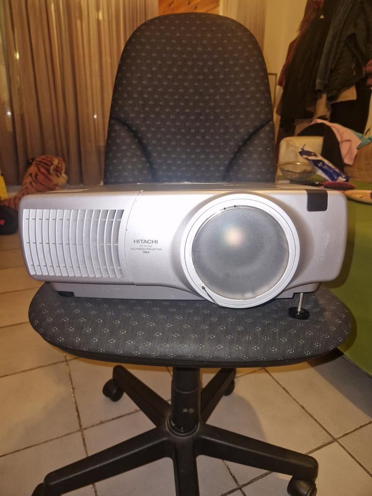 Hitachi CP-X440 LCD Projector met Afstandsbediening, Gebruikt, Ophalen of Verzenden, LCD, Overige resoluties