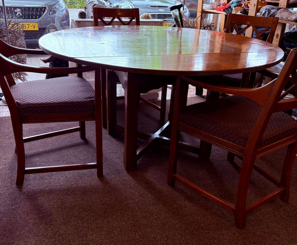 Vintage eiken ronde tafel met 4 stoelen, Huis en Inrichting, Tafels | Eettafels, 100 tot 150 cm, Zo goed als nieuw, Rechthoekig