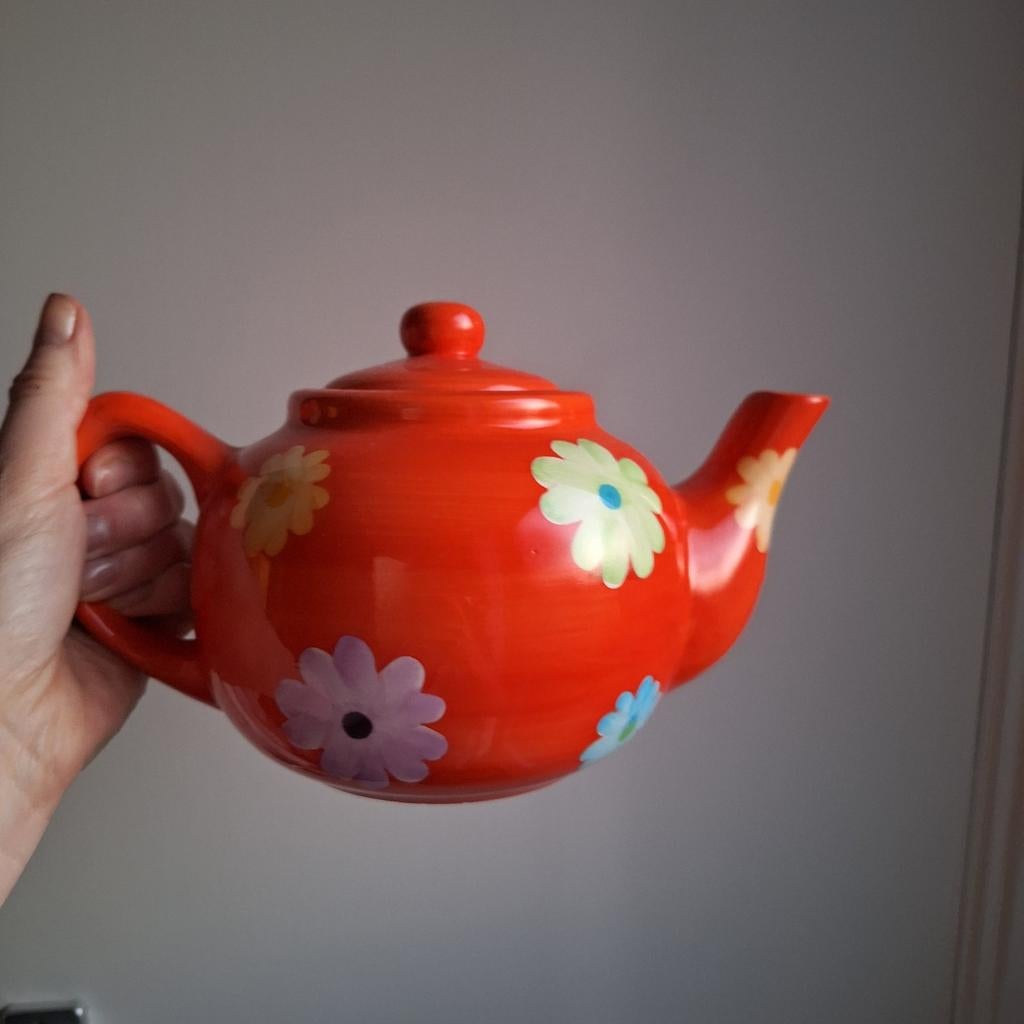 Vrolijke oranje theepot met bloemetjes, Ophalen of Verzenden, Zo goed als nieuw