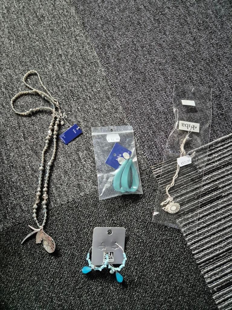 Biba Sieraden: Nieuwe Kettingen en Oorbellen, Overige materialen, Hangers, Overige kleuren, Nieuw