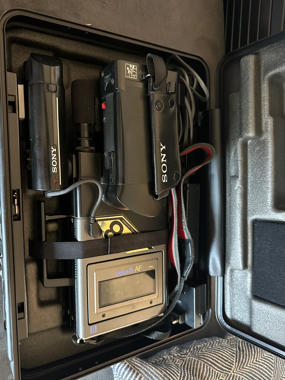 Foto 16 van Vintage Sony Video 8 AF Camcorder - Compleet met accessoires
