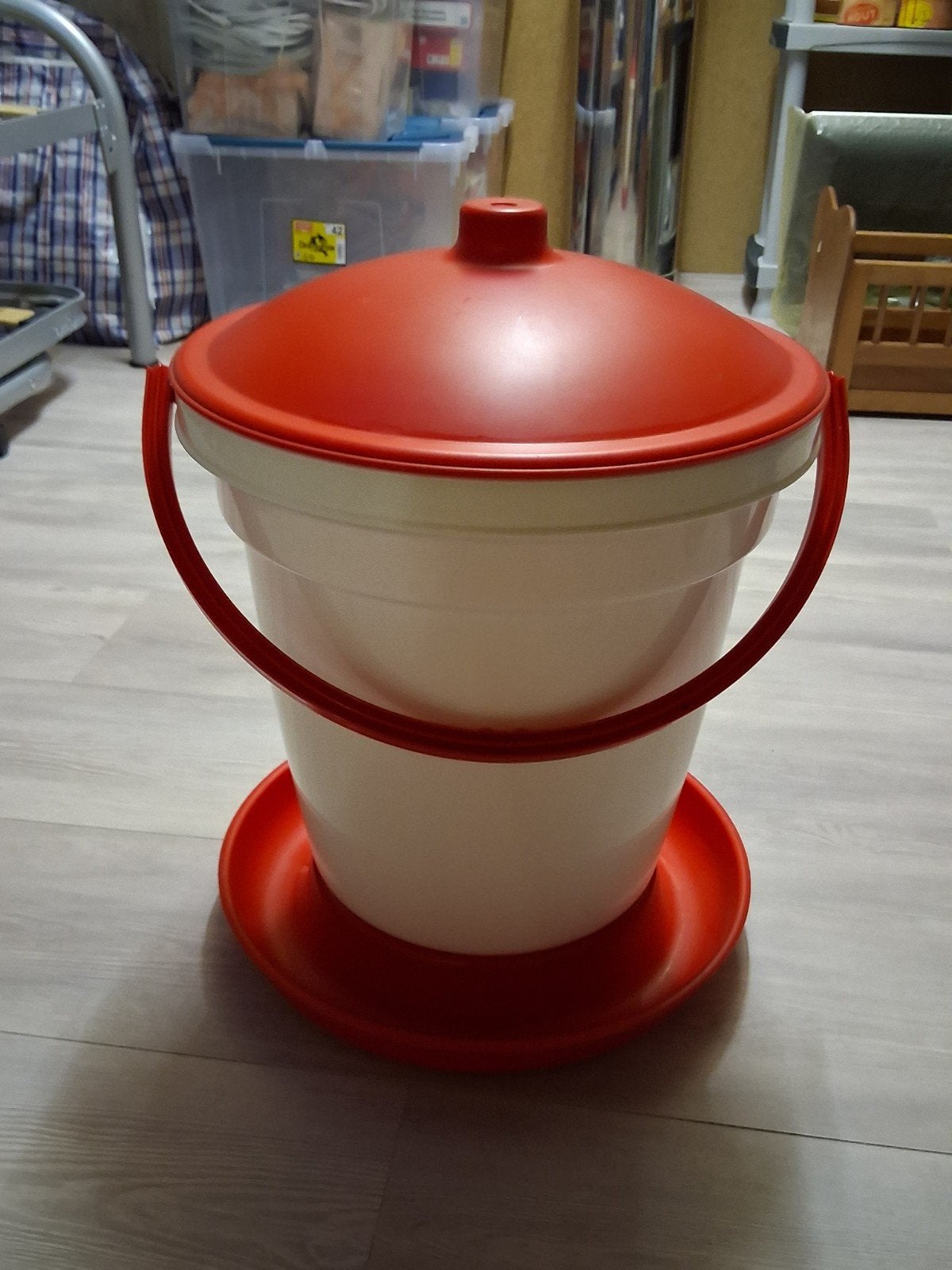 Watersilo voor grote kippen, Ophalen