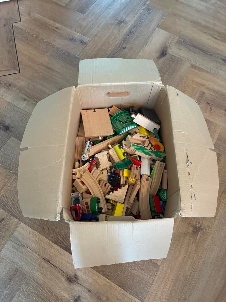Grote verhuisdoos vol Brio houten treinbaan onderdelen, Ophalen, Gebruikt, Jongen of Meisje