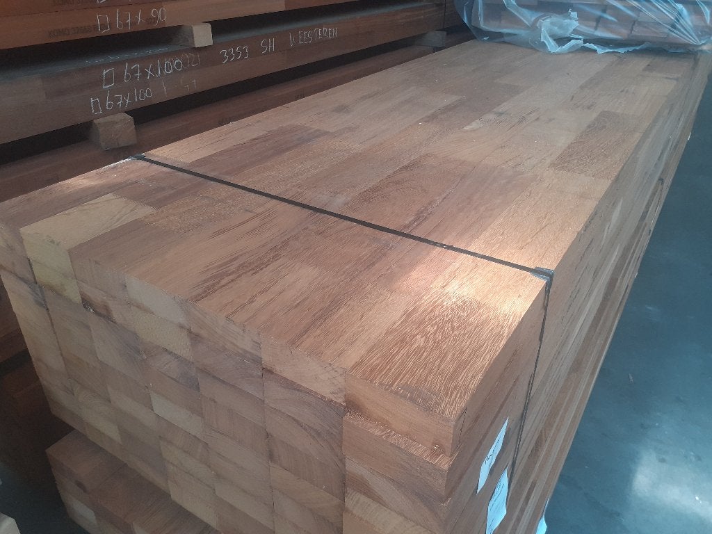 2e keus Iroko kozijnhout lengte 590 cm - 7 kopmaten. Op=Op, Ophalen of Verzenden, 250 cm of meer, Balken, Hardhout