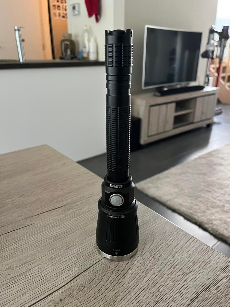 JETbeam BC40 Pro - Professioneel zaklamp - 3000 lumen, Ophalen of Verzenden, Nieuw, Batterij