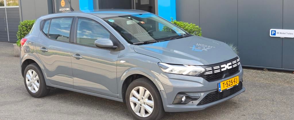Dacia Sandero 1.0 TCe 100pk Bi-fuel GPF 2023 Grijs, Auto's, Voorwielaandrijving, 100 pk, Bedrijf, Handgeschakeld