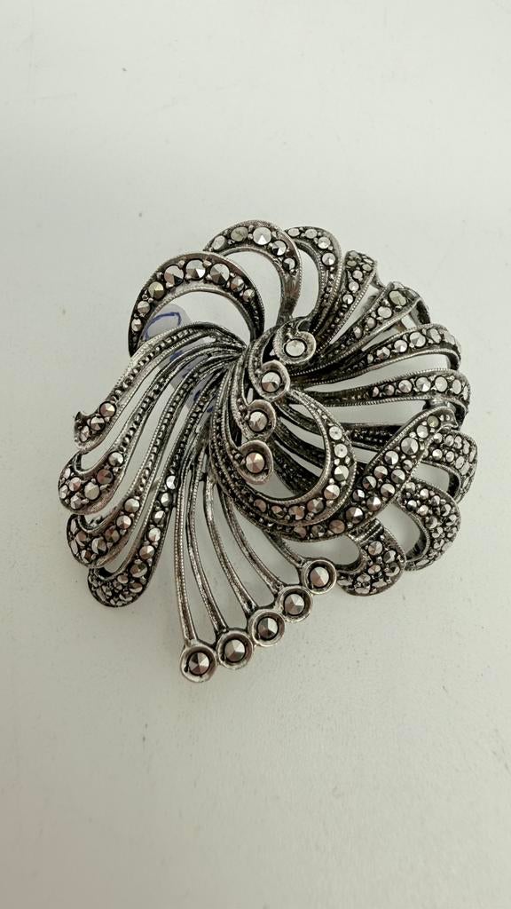 Antiek zilveren hele mooie aparte broche, inleg marcasieten, Sieraden, Tassen en Uiterlijk, Antieke sieraden, Verzenden, Zilver