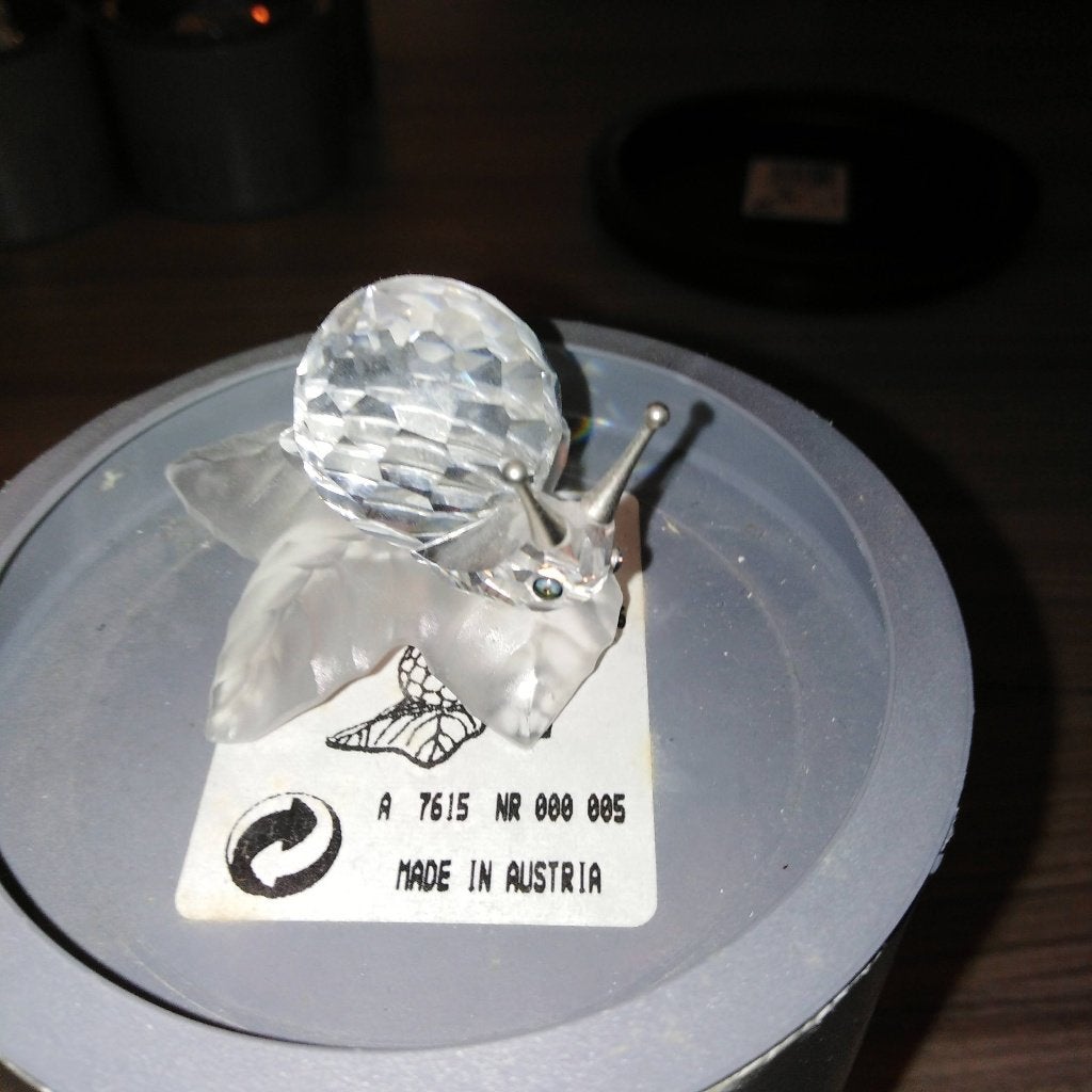Swarovski Tussen bloem en blad - Slak op blad, Verzamelen, Swarovski, Ophalen, Zo goed als nieuw, Figuurtje