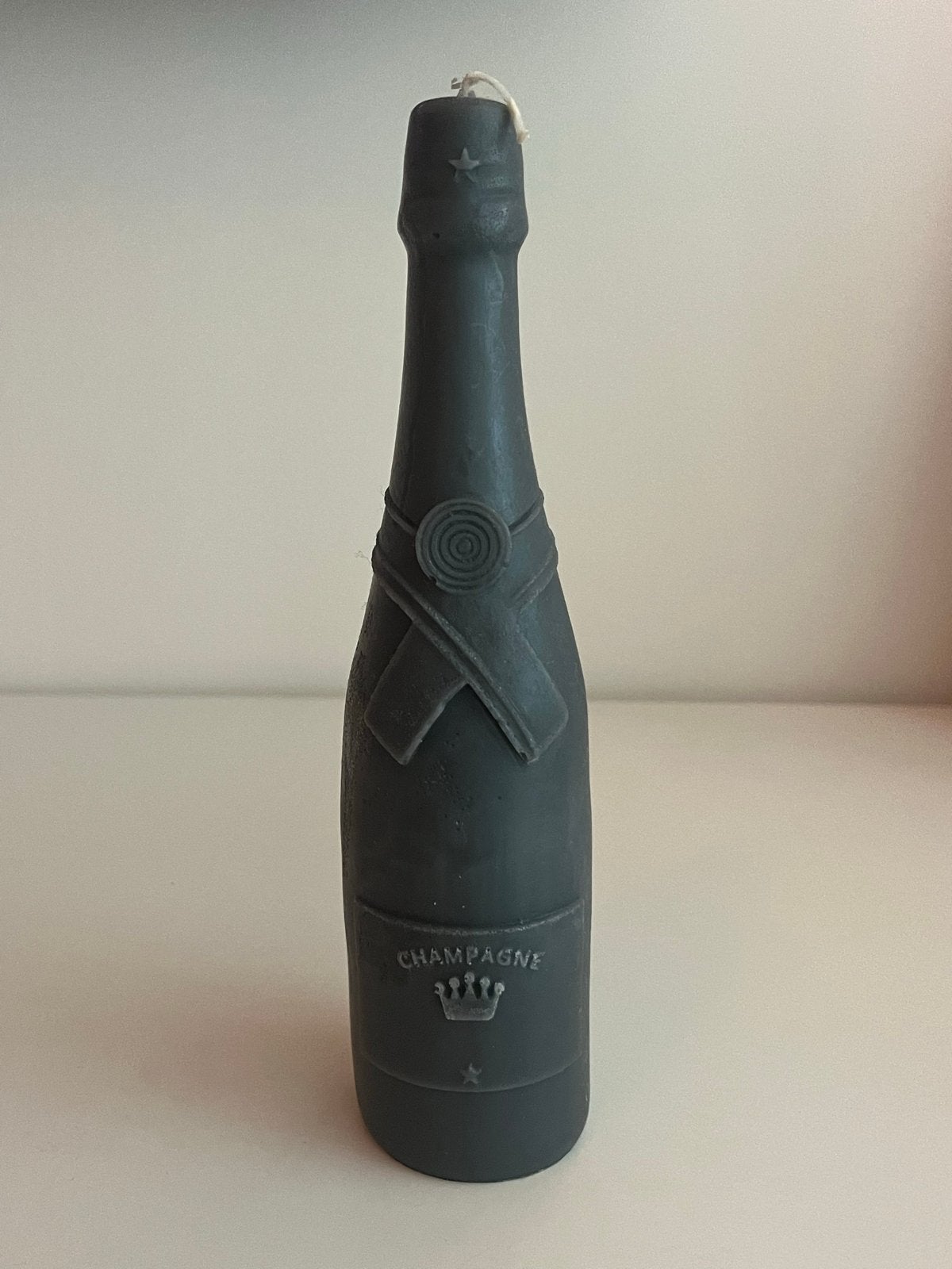 Champagnefles kaars - Grijs, Huis en Inrichting, Woonaccessoires | Kandelaars en Kaarsen, Ophalen of Verzenden, Grijs, Kaars, Was