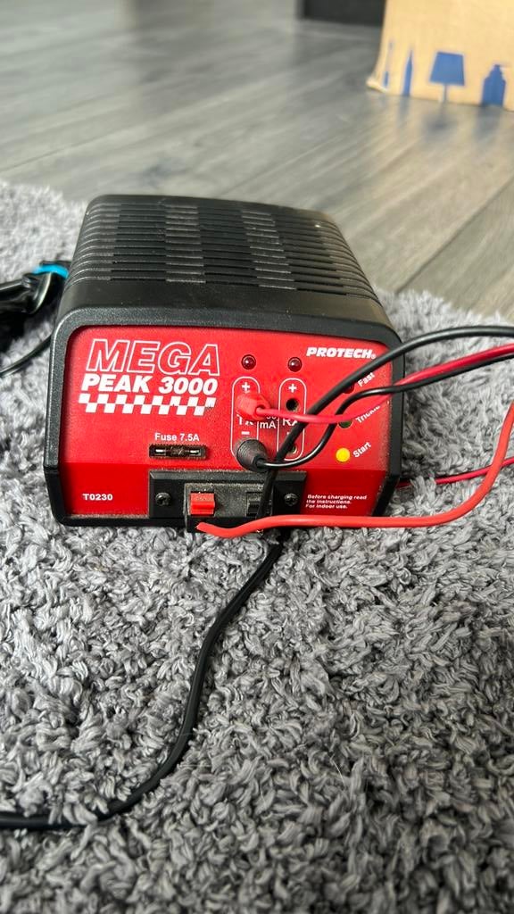 Protech Mega Peak 3000 modelbouw acculader, Ophalen, Zo goed als nieuw
