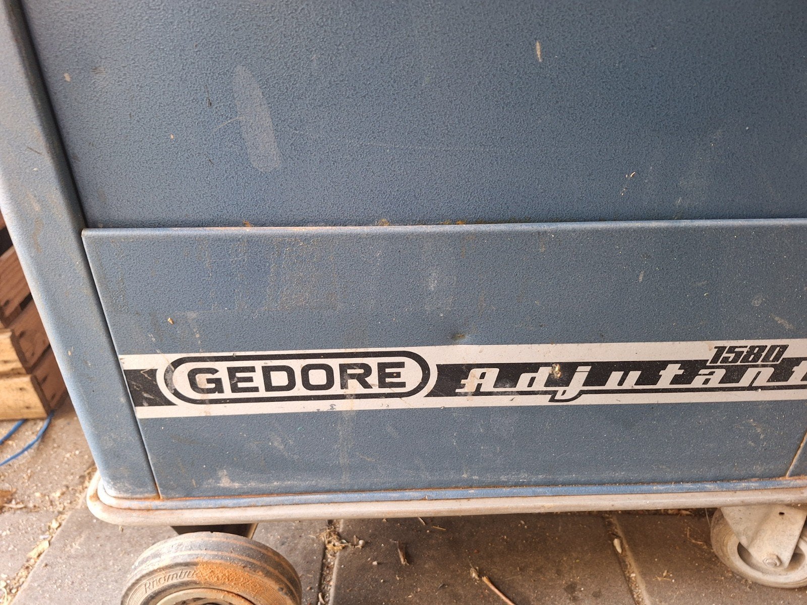 Gedore adjudant gereedschapswagen/gereedschapskist, Ophalen