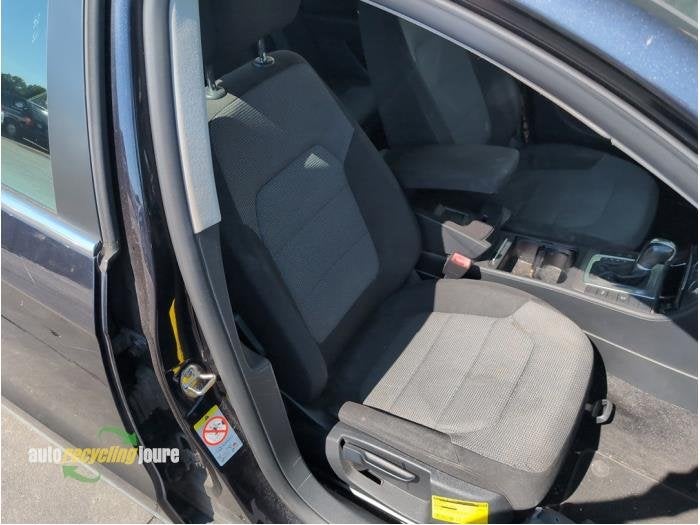 Stoel rechts van een Volkswagen Passat, Auto-onderdelen, Interieur en Bekleding, Gebruikt, -, Volkswagen, -