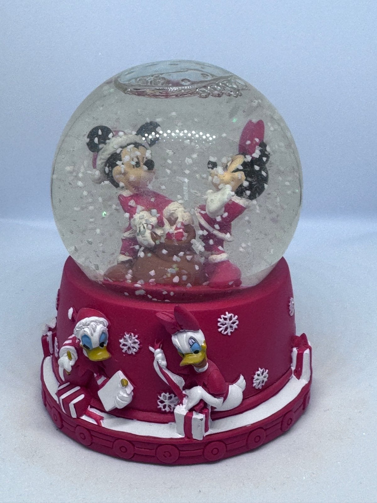 Disney Kerst Sneeuwbol Mickey Minnie Donald Goofy, Verzamelen, Ophalen of Verzenden, Mickey Mouse, Gebruikt, Beeldje of Figuurtje
