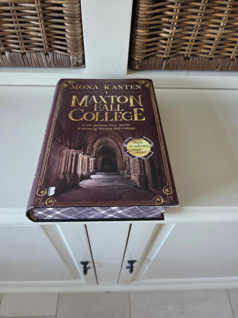 Mona Kasten - Maxton Hall College, Ophalen of Verzenden, Gelezen, Mona Kasten