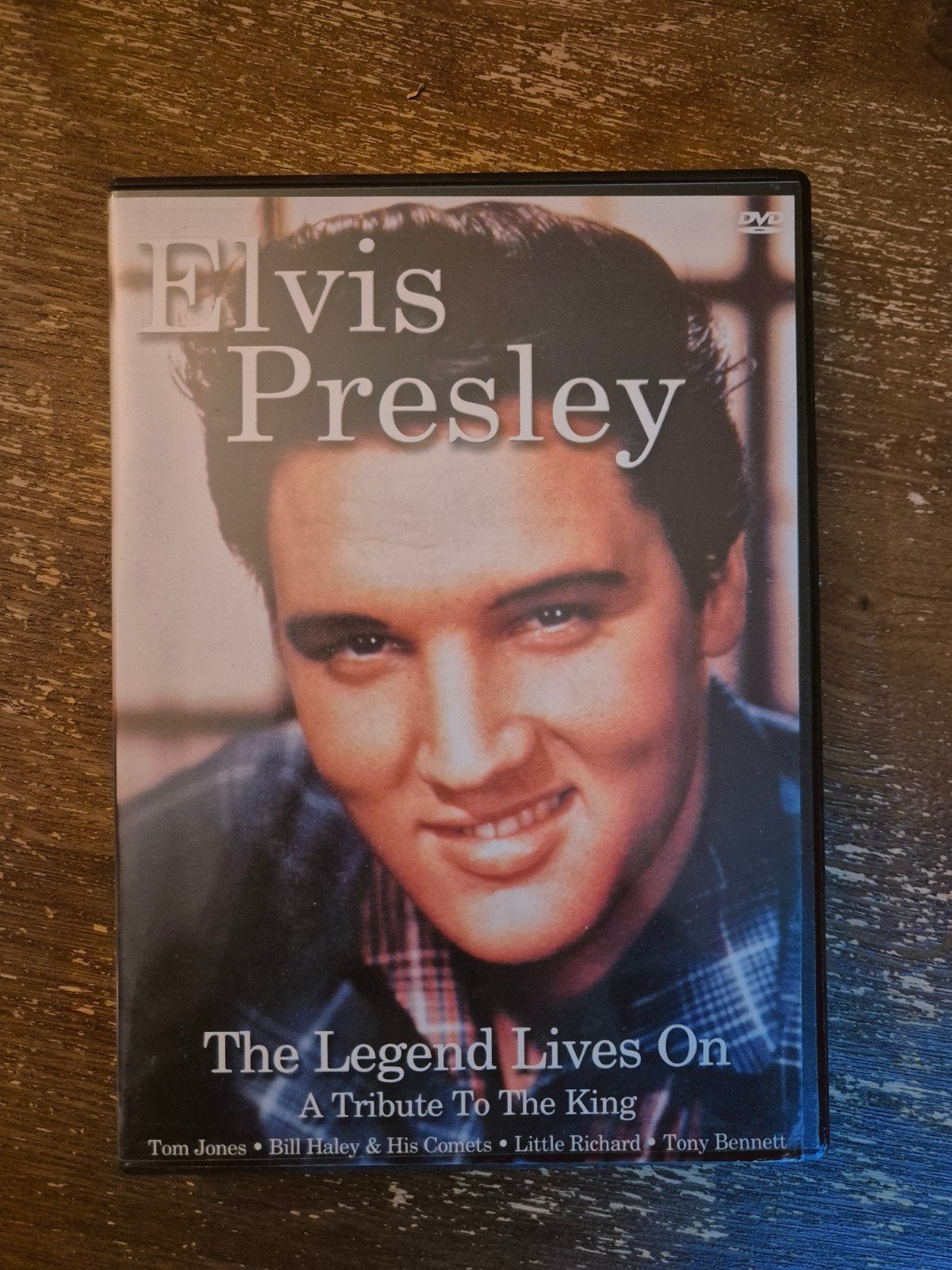 Elvis Presley - The Legend Lives On DVD, Ophalen of Verzenden, Gebruikt, Engels, Alle leeftijden