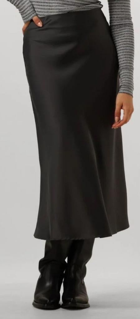 Zwarte silky rok, Ophalen of Verzenden, Zo goed als nieuw