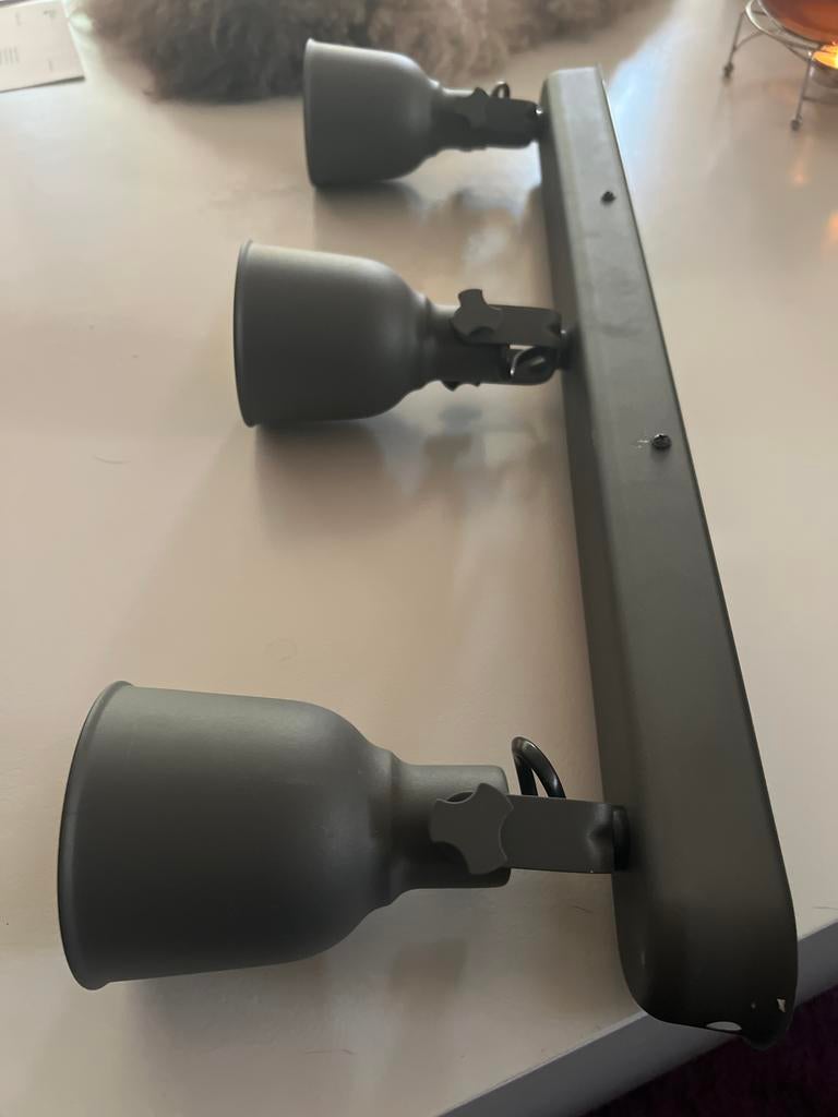IKEA HEKTAR plafondrail | 3 spots | donkergrijs, Huis en Inrichting, Lampen | Spots, Ophalen of Verzenden, Gebruikt, Metaal of Aluminium