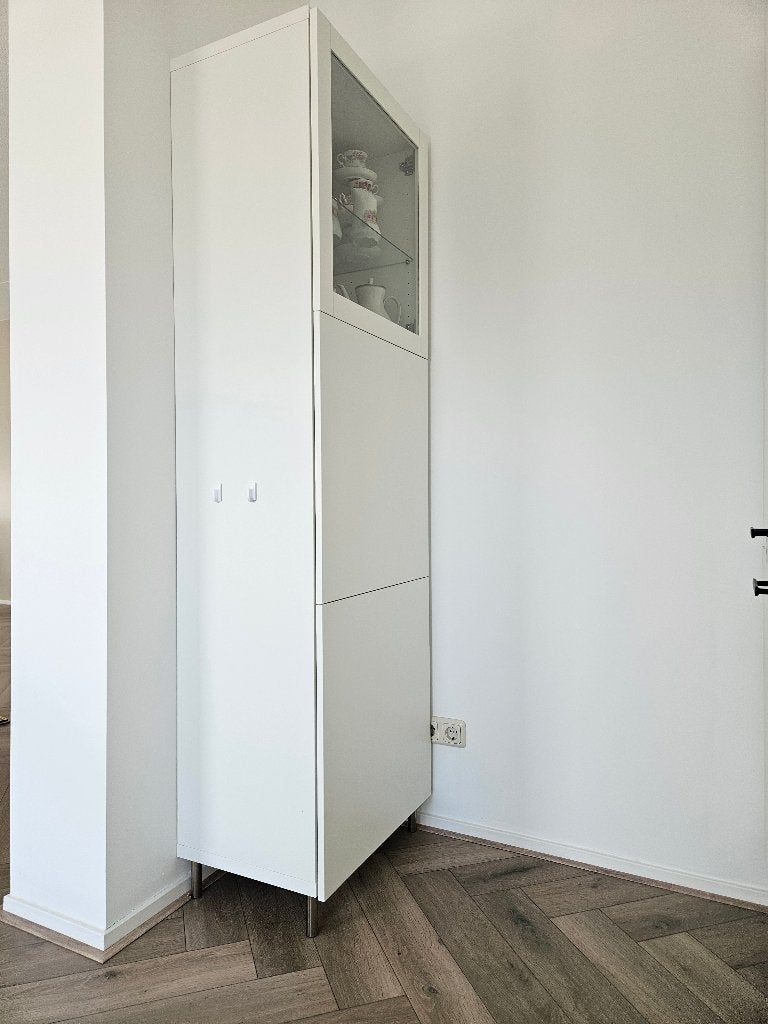 Vitrinekast IKEA, Ophalen, Met deur(en), Zo goed als nieuw, 150 tot 200 cm