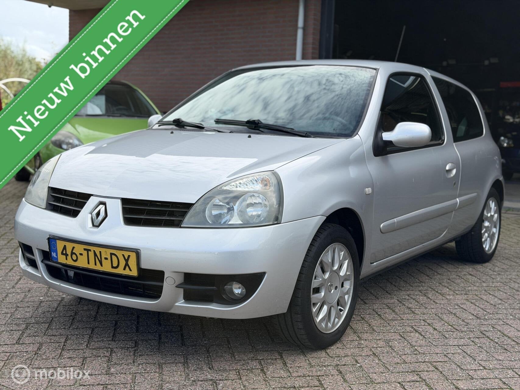 Renault Clio 1.2-16V Campus 5 DEURS|APK|BOEKJES!, Auto's, Voorwielaandrijving, Stof, Gebruikt, Elektrische ramen