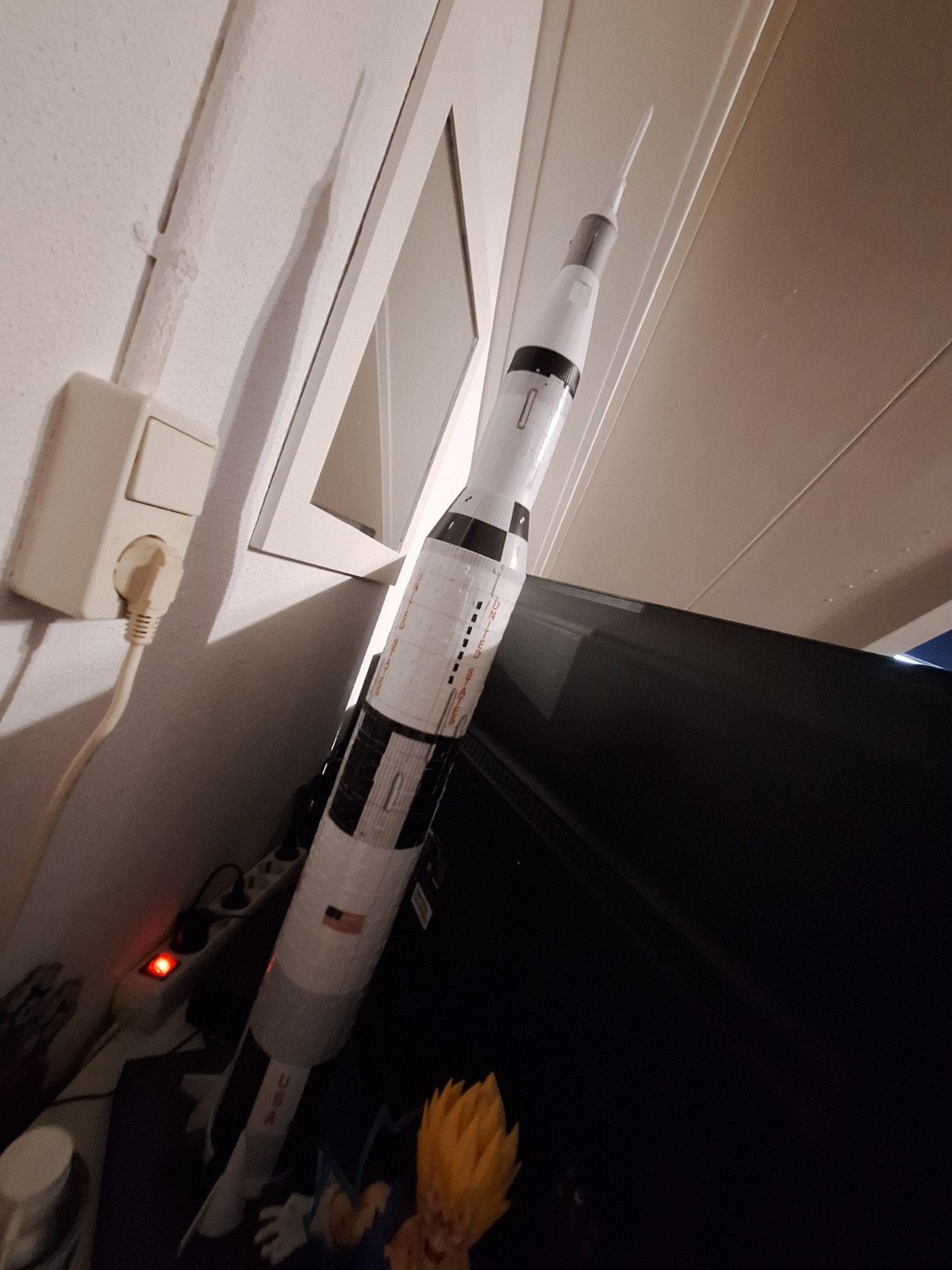 Saturn V Raket Model - Gedetailleerd Ruimtevaart Puzzle, Ophalen, Meerkleurig, Zo goed als nieuw, Papier of Karton
