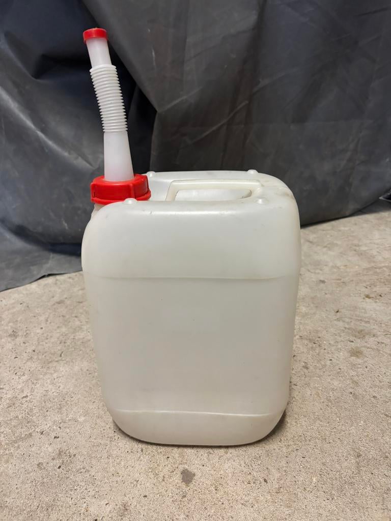Gebruikte 10 liter jerrycans met afsluitdop en tuit, Ophalen of Verzenden, Gebruikt