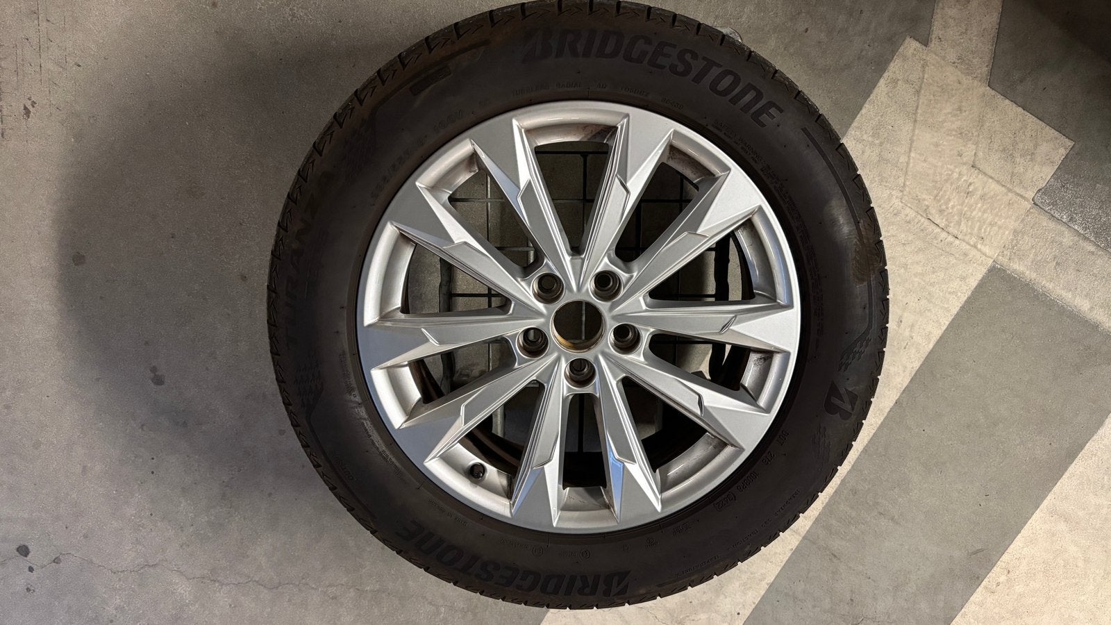Audi Q3 velgen bridgestone banden 18 inch, Auto-onderdelen, Banden en Velgen, Ophalen, 18 inch, Banden en Velgen, Nieuw