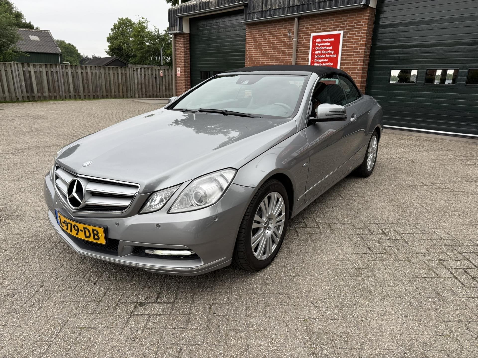 Mercedes-Benz E-klasse Cabrio E200 CGI Elegance, Euro 5, Achterwielaandrijving, Zwart, 4 cilinders