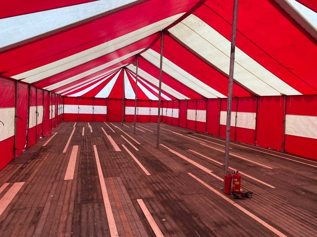 Rood-witte spantent 12 meter breed, Ophalen, Bressers Holding BV, Info@bresserstenten.nl, Middendijk 38D te Helmond
