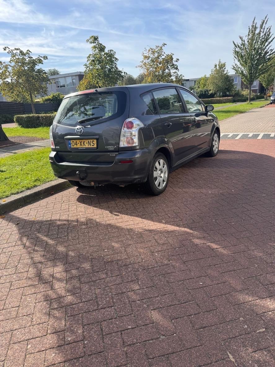 Foto 9 van Toyota Corolla Verso 2.2 D4d-f 5P 2007 Grijs