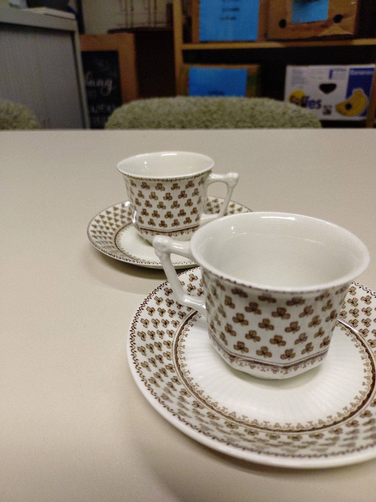 2 Vintage Adams & Sons Micratex kopjes met schotels, Ophalen of Verzenden