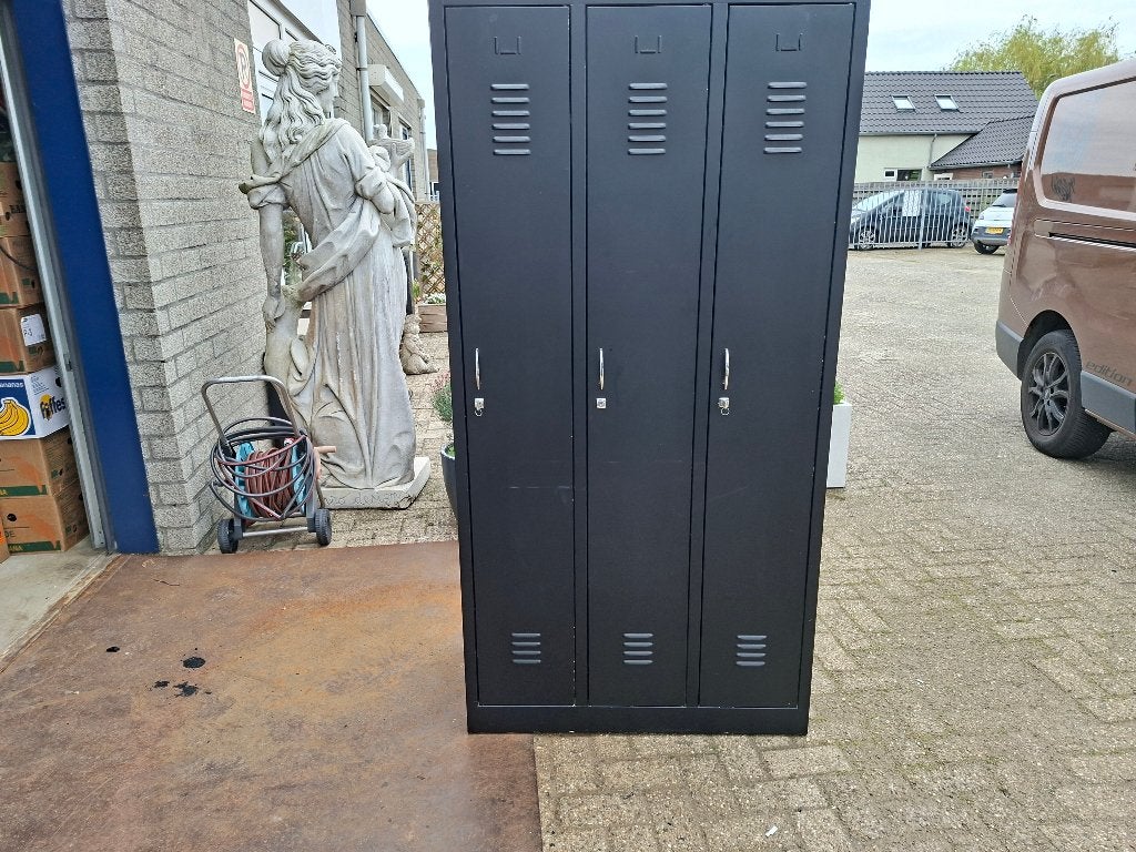 vintage metalen lockerkast, Ophalen, Zo goed als nieuw