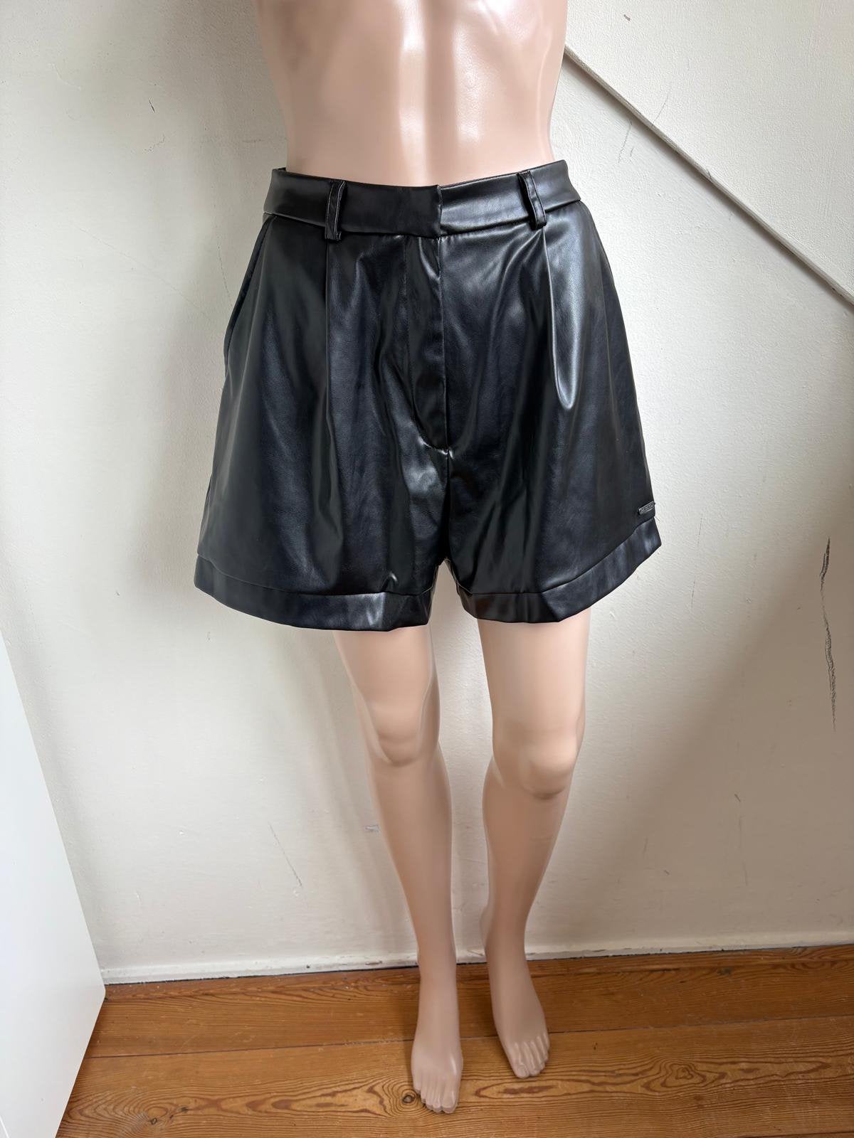 Raizzed short korte broek maat L 40 zwart pu-leren, Kleding | Dames, Maat 38/40 (M), Kort, Zwart, Ophalen of Verzenden