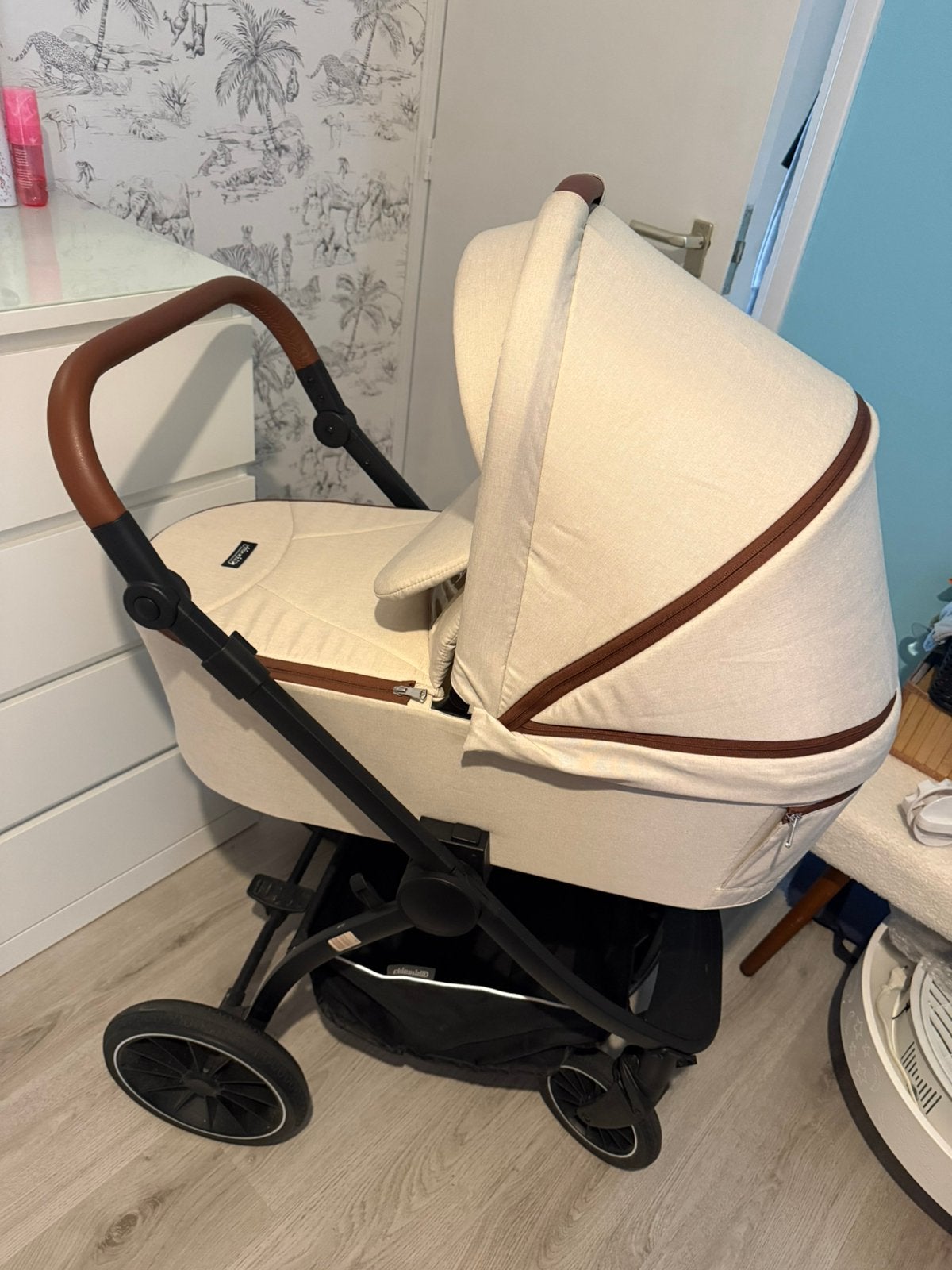 Chipolino kinderwagen compleet + iso fix base, Ophalen, Zo goed als nieuw, Overige merken, Met reiswieg